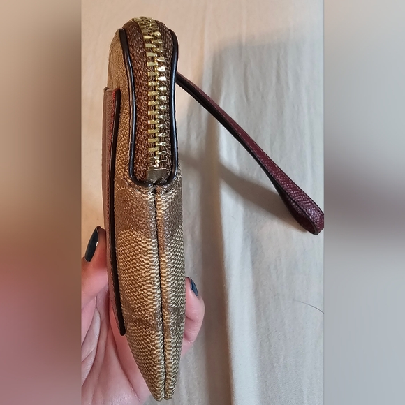 Coach Metallic Cherry and Signature Monogramm Crossgrain Leather Wristlet NWOT - Picture 8 of 12